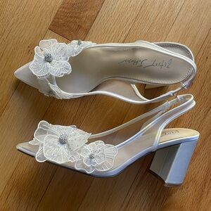 Betsy Johnson, Petra Ivory 3 inch Block Heel, size 7